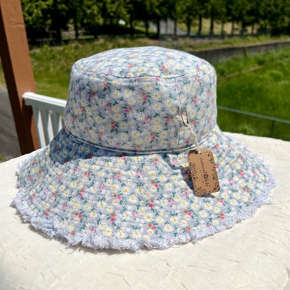 NATURAL LIFE Accessories - NWT NATURAL LIFE Sandy Days Bucket Hat